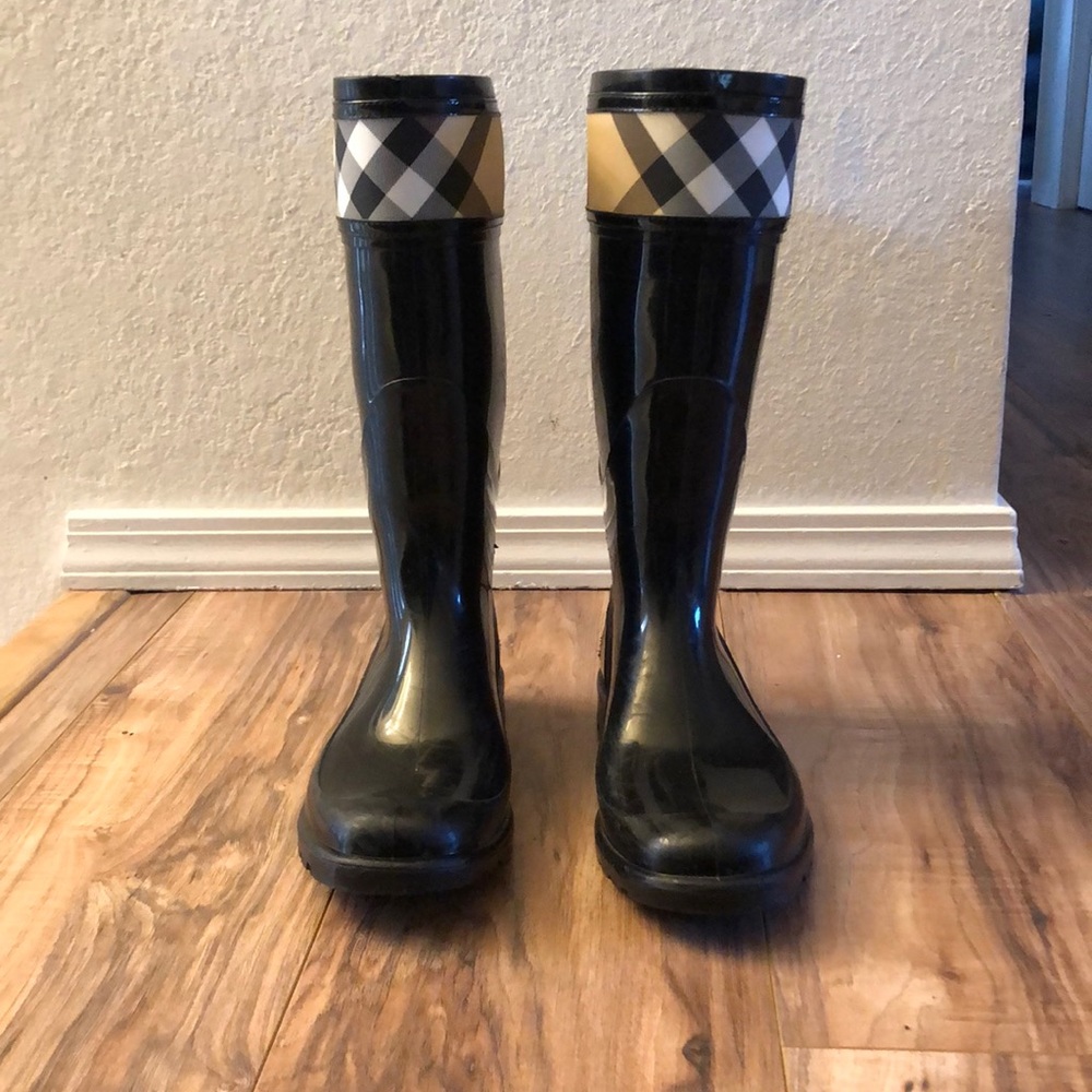 Burberry Rainboots - Picture 2 of 6